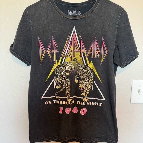 Def Leppard On Through The Night Graphic Tee - Picture 3 of 6